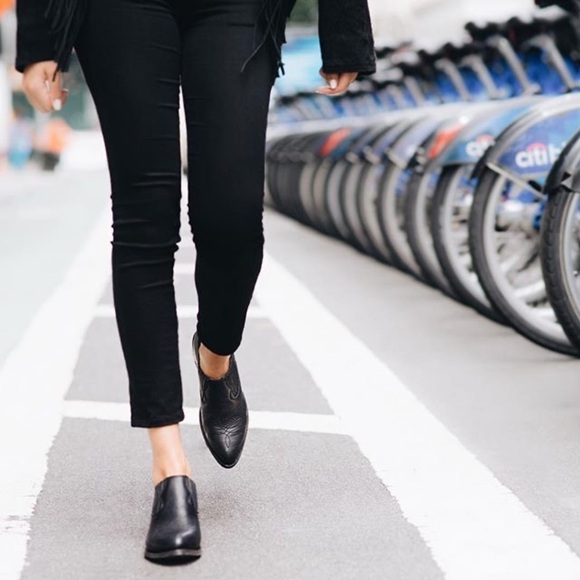 $339 Frye Eleanor Black Leather Western Shootie Everyday Casual Comfy Ankle Boot - Picture 4 of 16